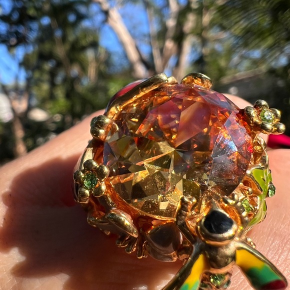 Gorgeous Enameled goldtone flowers n bee butterfly cocktail statement ring - Picture 7 of 12